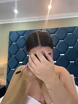 ThaniaJones online show from March 29, 2026, 11:54 am