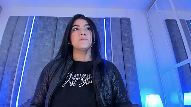 PaulinaDuarte online show from March 12, 2025, 12:15 pm