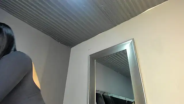 Snapshot of PaulinaDuarte chatting on April 17, 2026, 12:41 pm PaulinaDuarte online show from April 17, 2026, 12:41 pm