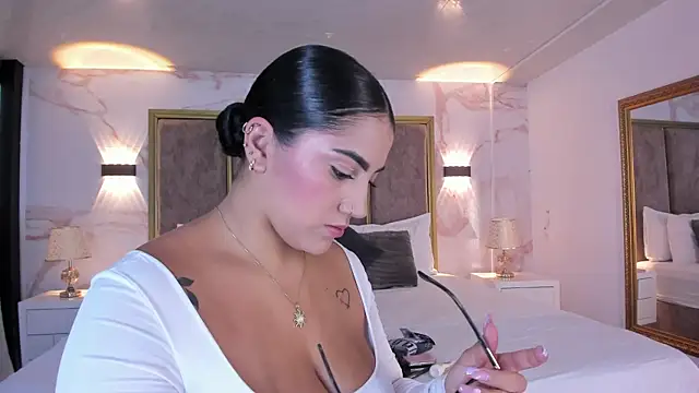 Snapshot of PaulinaDuarte chatting on May 7, 2026, 11:48 am PaulinaDuarte online show from May 7, 2026, 11:48 am