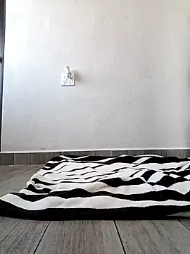 Bunny little29 online show from December 3, 2024, 8:17 pm