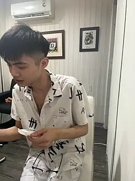 mumuowl online show from September 18, 2025, 6:10 pm