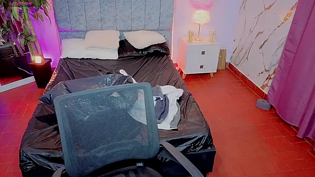 Lana stone  online show from February 13, 2026, 3:24 am