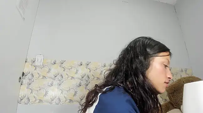 Snapshot of Emma-Wilson chatting on February 3, 2025, 8:02 am Emma-Wilson online show from February 3, 2025, 8:02 am