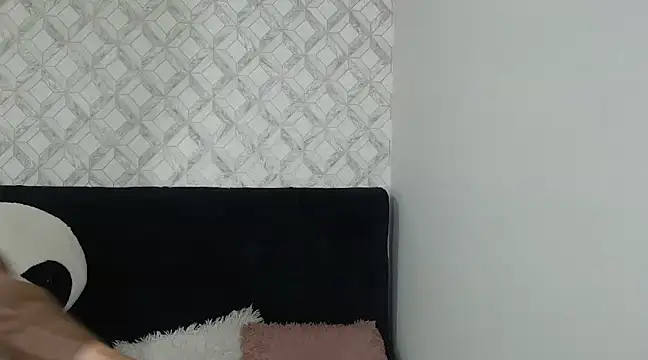 Snapshot of Emma-Wilson chatting on February 9, 2025, 4:46 am Emma-Wilson online show from February 9, 2025, 4:46 am