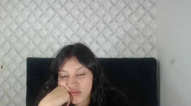 Snapshot of Emma-Wilson chatting on February 18, 2025, 9:32 am Emma-Wilson online show from February 18, 2025, 9:32 am