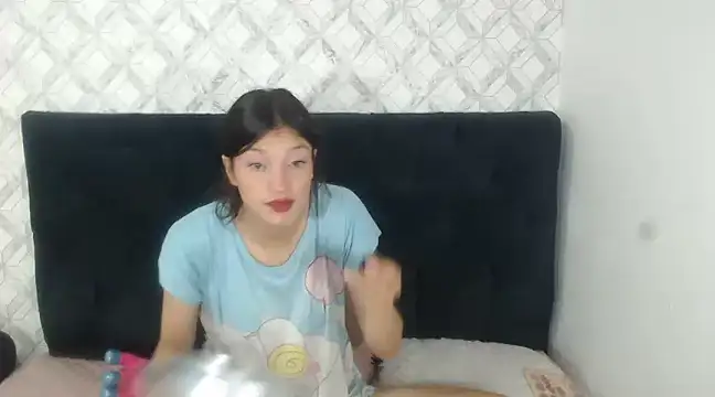 Snapshot of Emma-Wilson chatting on February 19, 2025, 9:47 pm Emma-Wilson online show from February 19, 2025, 9:47 pm