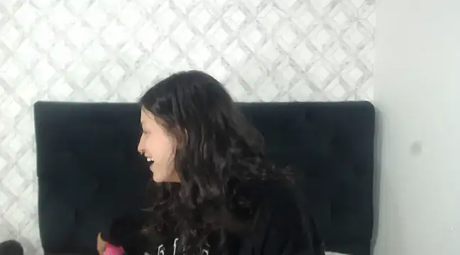 Snapshot of Emma-Wilson chatting on February 20, 2025, 12:52 am Emma-Wilson online show from February 20, 2025, 12:52 am