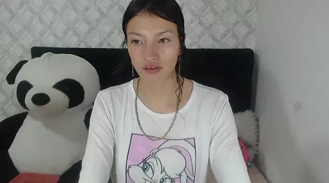 Snapshot of Emma-Wilson chatting on February 25, 2025, 4:35 am Emma-Wilson online show from February 25, 2025, 4:35 am