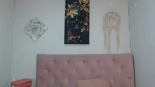 Snapshot of Emma-Wilson chatting on March 15, 2025, 5:19 am Emma-Wilson online show from March 15, 2025, 5:19 am