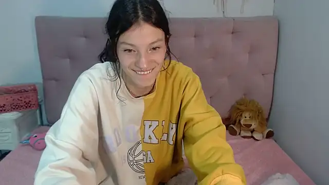 Snapshot of Emma-Wilson chatting on March 15, 2025, 8:26 am Emma-Wilson online show from March 15, 2025, 8:26 am