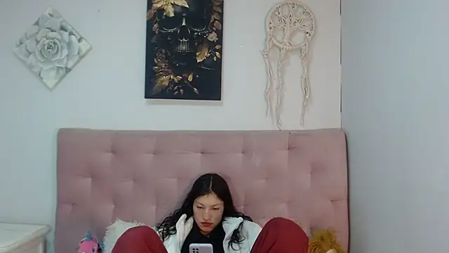 Snapshot of Emma-Wilson chatting on March 18, 2025, 6:15 pm Emma-Wilson online show from March 18, 2025, 6:15 pm