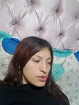 Snapshot of Emma-Wilson chatting on December 19, 2025, 10:39 pm Emma-Wilson online show from December 19, 2025, 10:39 pm