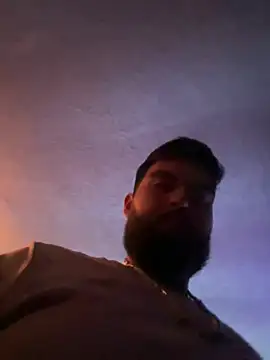 Snapshot of bigdickgio6923 chatting on February 22, 2026, 1:29 am bigdickgio6923 online show from February 22, 2026, 1:29 am