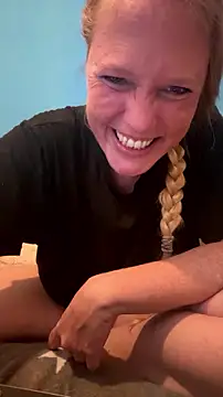 Snapshot of MoniqueLaFee chatting on July 20, 2026, 7:00 am MoniqueLaFee online show from July 20, 2026, 7:00 am