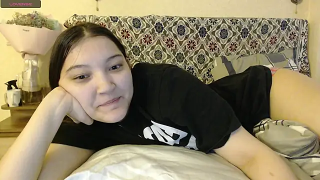 AlisaDevis online show from February 9, 2025, 1:14 pm