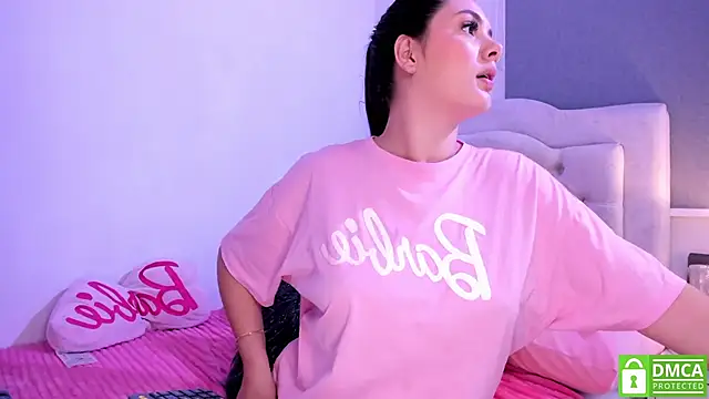 Snapshot of EmilyS__ chatting on January 24, 2025, 3:43 am EmilyS online show from January 24, 2025, 3:43 am