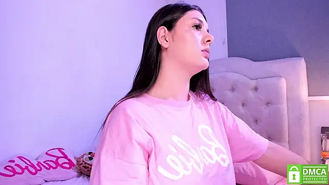 Snapshot of EmilyS__ chatting on January 31, 2025, 4:36 am EmilyS online show from January 31, 2025, 4:36 am