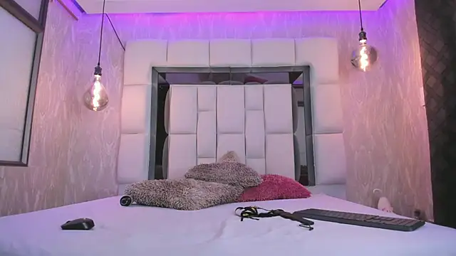 summer lee  online show from February 11, 2025, 8:52 pm