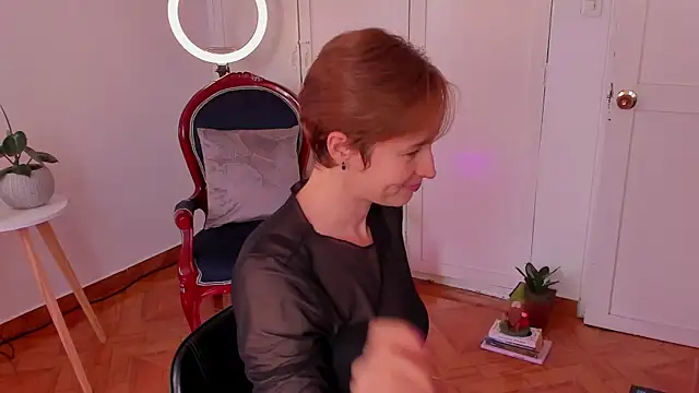 cuddlingbunny online show from December 12, 2024, 4:53 pm