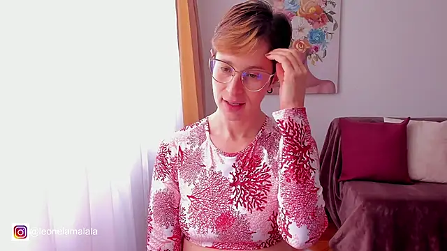 cuddlingbunny online show from March 11, 2025, 3:45 pm