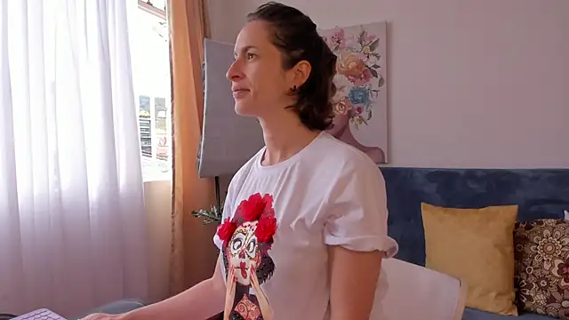 cuddlingbunny online show from March 23, 2026, 2:43 pm