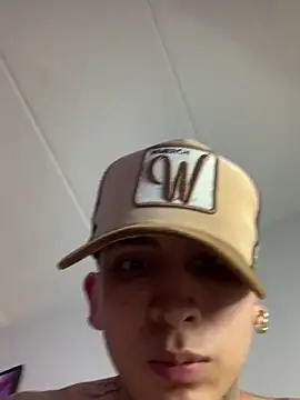  Tomy08calderon online show from February 16, 2025, 2:31 am