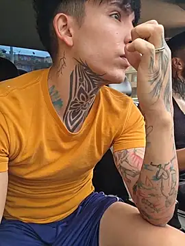  Tomy08calderon online show from October 3, 2025, 6:38 pm