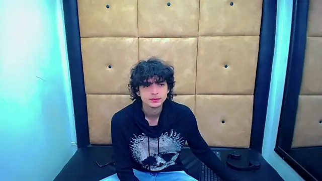 Sr BonnyEthan online show from December 10, 2024, 1:33 pm