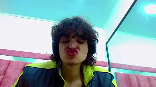 Sr BonnyEthan online show from February 6, 2025, 1:43 pm