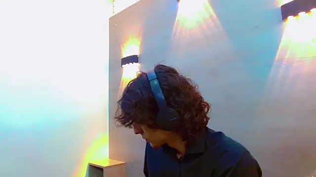 Sr BonnyEthan online show from September 10, 2025, 1:44 pm