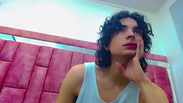 Sr BonnyEthan online show from October 18, 2025, 1:56 pm