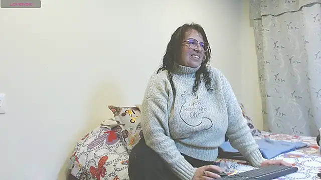 honeyhot paty online show from February 27, 2025, 8:20 pm