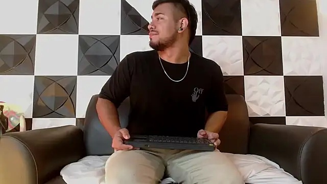 BrianMalonee online show from February 8, 2025, 1:44 pm