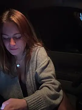 selenaluvv online show from February 2, 2025, 7:57 pm