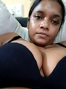 Indianqueen03 online show from March 18, 2026, 6:44 pm