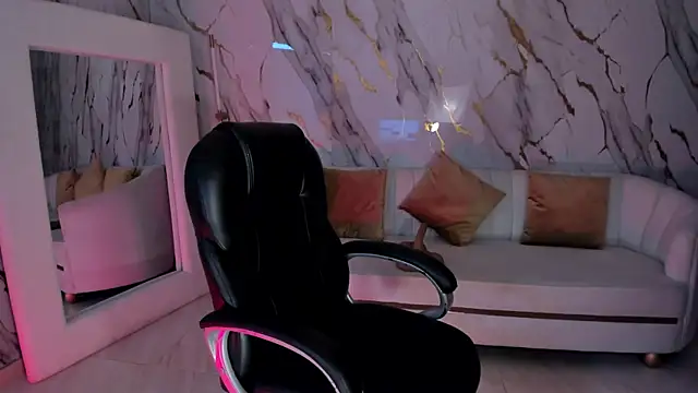 AlessaRomero online show from November 5, 2025, 7:47 pm