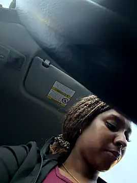 Snapshot of Your_Paris chatting on October 19, 2025, 2:29 pm Your Paris online show from October 19, 2025, 2:29 pm