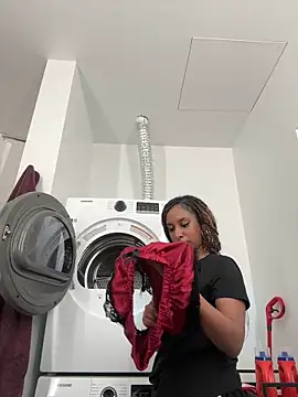 Snapshot of Your_Paris chatting on October 25, 2025, 6:13 pm Your Paris online show from October 25, 2025, 6:13 pm