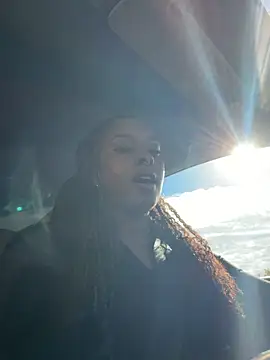 Snapshot of Your_Paris chatting on November 7, 2025, 4:29 pm Your Paris online show from November 7, 2025, 4:29 pm