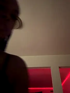 Snapshot of Your_Paris chatting on November 10, 2025, 12:26 pm Your Paris online show from November 10, 2025, 12:26 pm