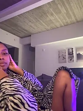 Snapshot of Your_Paris chatting on November 15, 2025, 10:56 am Your Paris online show from November 15, 2025, 10:56 am