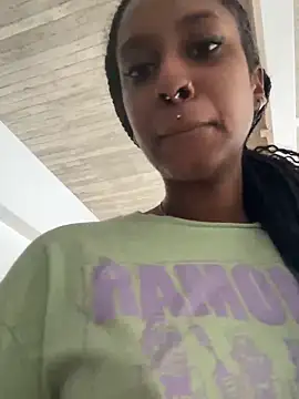 Snapshot of Your_Paris chatting on December 1, 2025, 7:30 pm Your Paris online show from December 1, 2025, 7:30 pm