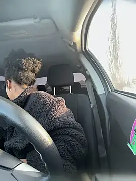 Snapshot of Your_Paris chatting on December 21, 2025, 7:54 pm Your Paris online show from December 21, 2025, 7:54 pm