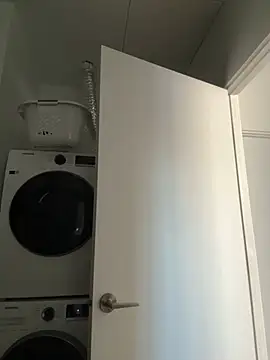 Snapshot of Your_Paris chatting on January 16, 2026, 9:08 pm Your Paris online show from January 16, 2026, 9:08 pm