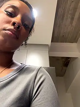 Snapshot of Your_Paris chatting on January 19, 2026, 5:55 am Your Paris online show from January 19, 2026, 5:55 am