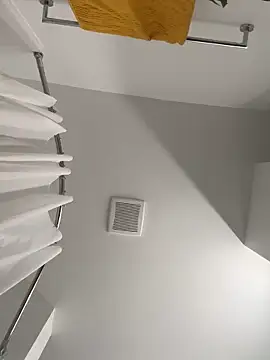 Snapshot of Your_Paris chatting on February 4, 2026, 10:15 pm Your Paris online show from February 4, 2026, 10:15 pm