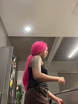 Snapshot of Your_Paris chatting on February 9, 2026, 5:55 am Your Paris online show from February 9, 2026, 5:55 am