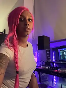 Snapshot of Your_Paris chatting on February 10, 2026, 3:54 am Your Paris online show from February 10, 2026, 3:54 am