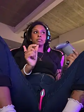 Snapshot of Your_Paris chatting on February 17, 2026, 2:08 am Your Paris online show from February 17, 2026, 2:08 am